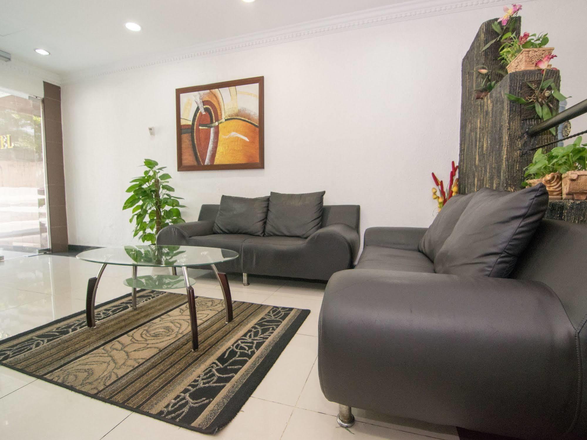 קואלה לומפור Oyo 103 V'La Garden Hotel מראה חיצוני תמונה